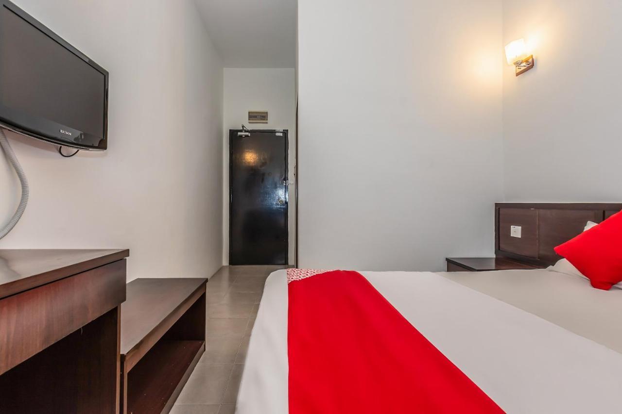 Hash House Hotel 3*